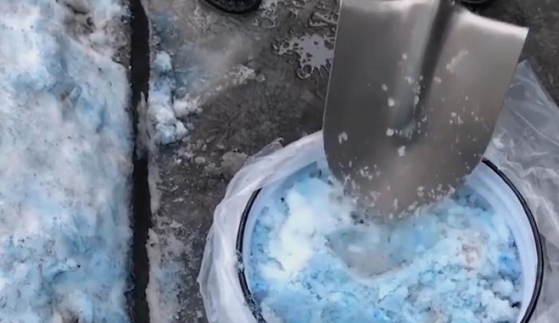 Μπλε χιόνι έριξε στην Αγία Πετρούπολη -Πανικός στους κατοίκους [βίντεο]