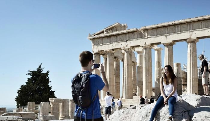 Γέμισε τουρίστες η Ελλάδα αλλά... το ταμείον είναι μείον