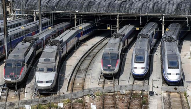 Οι γαλλικοί σιδηρόδρομοι παρήγγειλαν 2.000 τρένα που... δεν χωράνε στους σταθμούς!