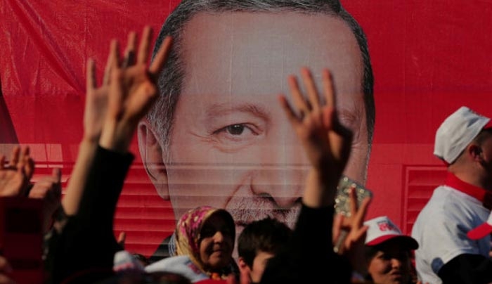 Δημοψήφισμα Τουρκία: Άνοιξαν οι κάλπες! 55 εκατομμύρια ψηφοφόροι αποφασίζουν για τις εξουσίες του “Σουλτάνου”