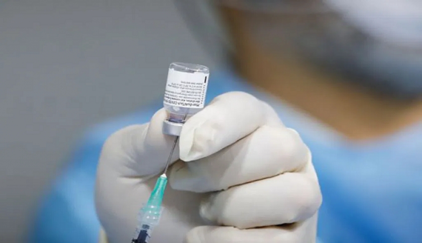 Εμβολιασμοί: Τουρισμός και άλλα επαγγέλματα παίρνουν σειρά μετά τους 60ρηδες