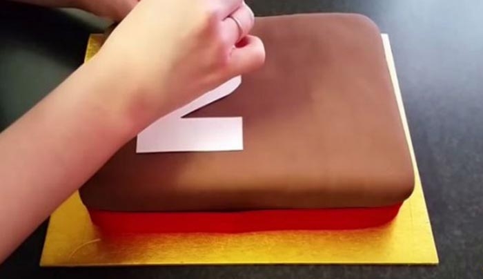 Η πιο πρωτότυπη τούρτα γενεθλίων που έχετε δει ποτέ! (Βίντεο)