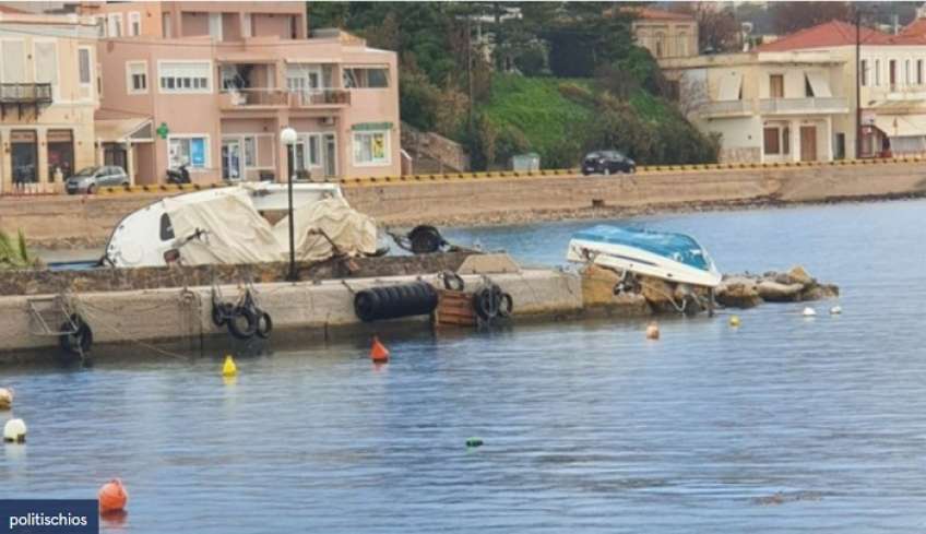 Χίος: Η &quot;μανία&quot; του υδροστρόβιλου που χτύπησε στους 3 μύλους Βροντάδου – Αναποδογύρισε βάρκες [Βίντεο]