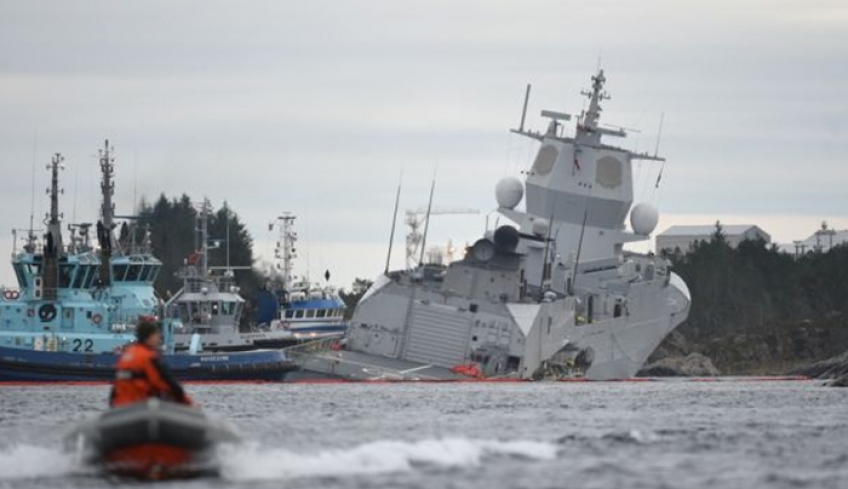 Ελληνικό τάνκερ συγκρούστηκε με φρεγάτα του ΝΑΤΟ -7 τραυματίες, βυθίζεται το πολεμικό πλοίο [εικόνες]
