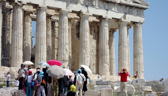 Πώς η Ελλάδα ανέβασε τα τουριστικά νούμερα της Ευρώπης το 2014