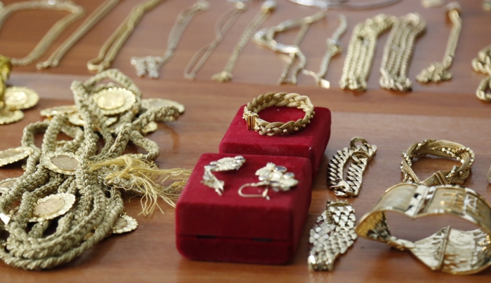 Βρήκαν ολόκληρο θησαυρό στο Χαλάνδρι! 700 κιλά κοσμήματα και διαμάντια!