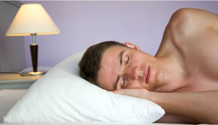 Η Έρευνα Απέδειξε: Πρέπει οι Άνδρες να Κοιμούνται Γυμνοί;