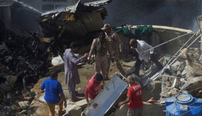 Αεροπορικό δυστύχημα στο Πακιστάν: Συγκλονιστικές μαρτυρίες – 97 νεκροί ο τραγικός απολογισμός