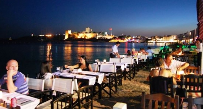 Η ακρίβεια πνίγει την Αλικαρνασσό (Μπόντρουμ). Οι τουρίστες προτιμούν τα εστιατόρια των ελληνικών νησιών