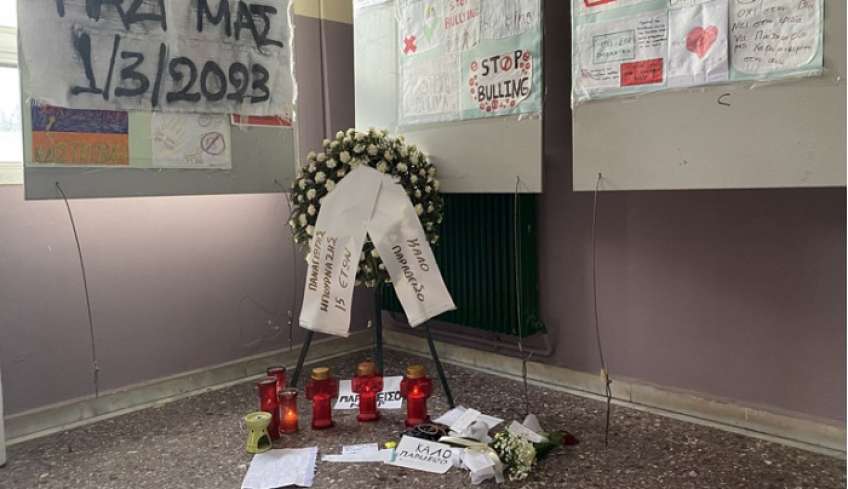 &quot;Ποτέ δεν φεύγουν τα νεκρά παιδιά απ’ τα σπίτια τους&quot;: Συγκινητικά μηνύματα για τον 15χρονο Παναγιώτη που σκοτώθηκε στα Τέμπη