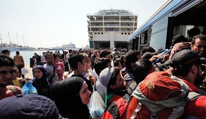 Ακόμη 3.000 πρόσφυγες αποβιβάστηκαν σήμερα στο λιμάνι του Πειραιά