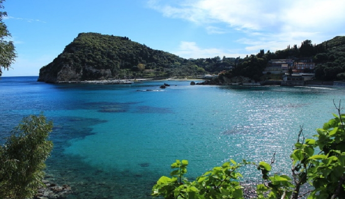 Mirror: Τα ελληνικά νησιά στους 12 πιο ονειρικούς προορισμούς διακοπών για το 2021