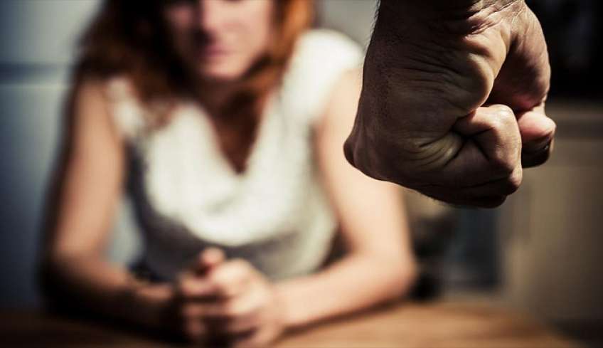 Ανατριχιαστικά στοιχεία για την ενδοοικογενειακή βία στην Ελλάδα – Σοκάρουν οι αριθμοί