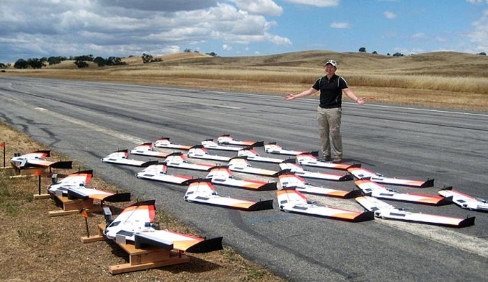 Ρομποτικό σμήνος: 50 drones πέταξαν ταυτόχρονα