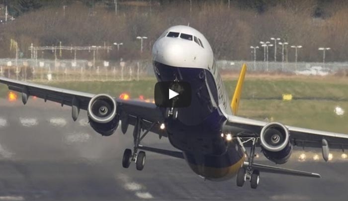 Φοβάστε τα αεροπλάνα; Καλύτερα να μην το δείτε τότε… (Βίντεο)