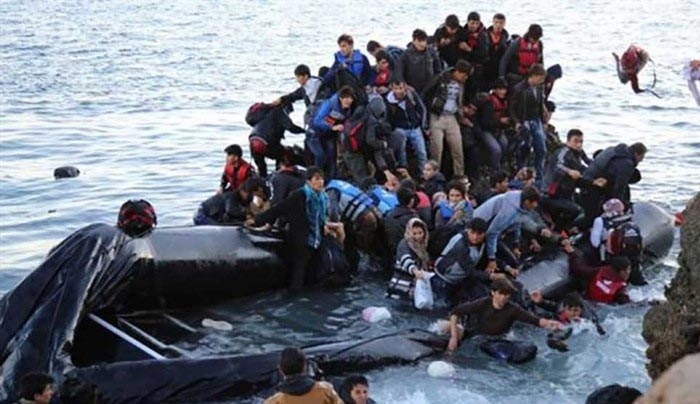Διακινητής εγκατέλειψε 170 μετανάστες σε βραχονησίδα!