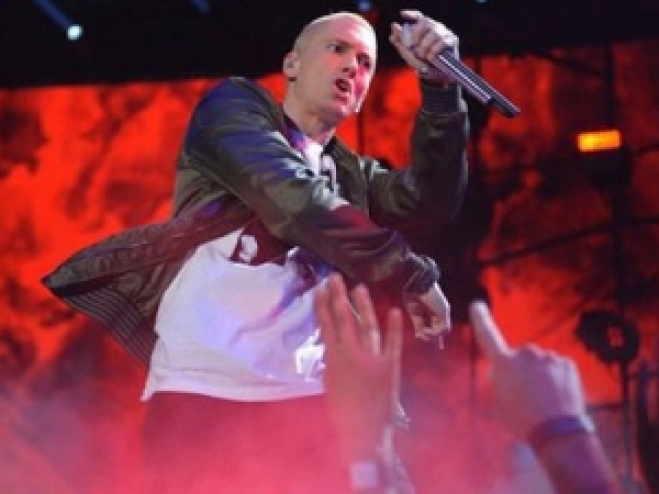 Eminem: Νέο video &quot;Guts Over Fear&quot; (ft.Sia)