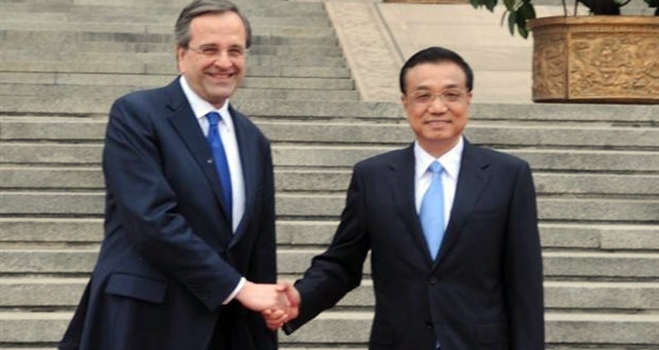 Φωτογραφία από τη συνάντηση του πρωθυπουργού Αντ. Σαμαρά με τον κινέζο ομόλογό του Λι Κετσιάνγκ τον Μάιο του 2013 στο Πεκίνο. Ο κινέζος πρωθυπουργός πραγματοποιεί από το μεσημέρι της Πέμπτης τριήμερη επίσημη επίσκεψη στην Ελλάδα