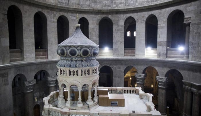 Ο Πανάγιος Τάφος παραδίδεται στους προσκυνητές – Παρών ο Αλέξης Τσίπρας