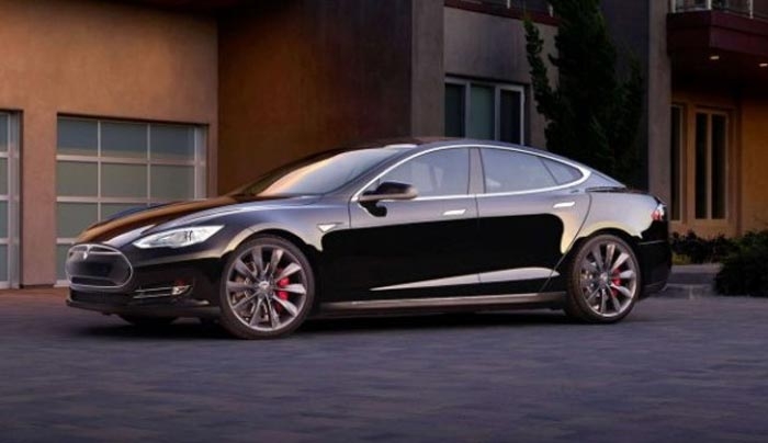 Tesla: Ανακαλεί για έλεγχο όλα τα ηλεκτρικά Model S