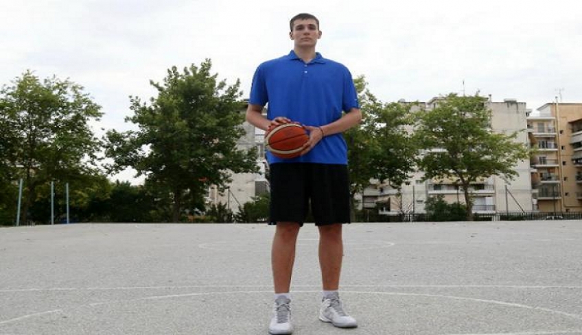 Πέθανε ο Θωμάς Κατσαούνης, 20χρονος μπασκετμπολίστας ύψους 2μ.20