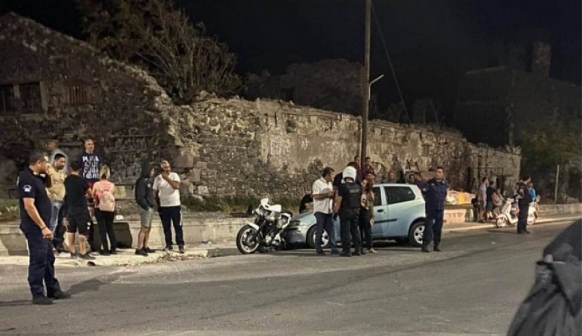 Αυτοκίνητο έπεσε πάνω σε διαδηλωτές στη Μυτιλήνη - Έξι τραυματίες