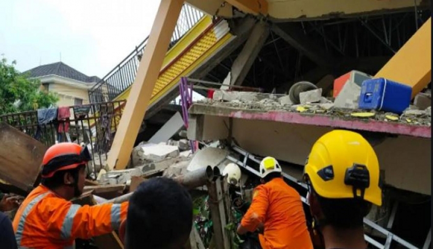 Σεισμός 6,2 Ρίχτερ στην Ινδονησία -Τουλάχιστον επτά νεκροί, κατέρρευσε νοσοκομείο