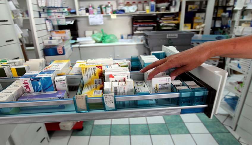 Πλεύρης σε ΕΟΦ για ελλείψεις φαρμάκων: Έλεγχος στα αποθέματα των φαρμακαποθηκών – Απειλή και για ανάκληση αδειών
