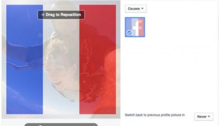 Επίθεση στο Παρίσι: Σαρώνει στο Facebook η εφαρμογή με τη γαλλική σημαία