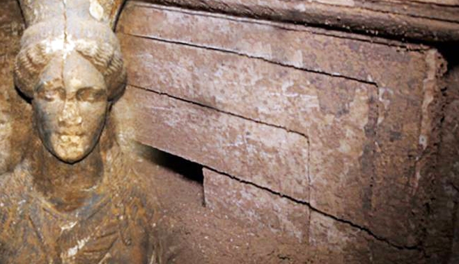 Αμφίπολη: Γιατί αρχαιολόγος αποκαλεί μη ελληνικό τον τάφο;