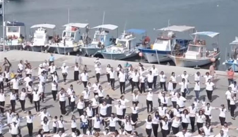 Ρεκόρ Guinness: 1200 Κύπριοι χορεύουν χασάπικο στην Πάφο [βίντεο]