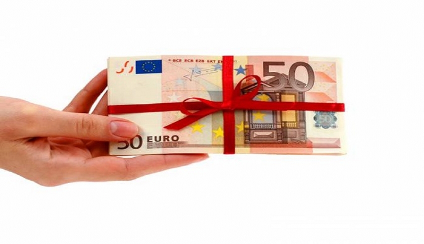 «Δώρο εορτών» 1,14 δισ. ετοιμάζει η κυβέρνηση για συνταξιούχους και δημοσίους υπαλλήλους