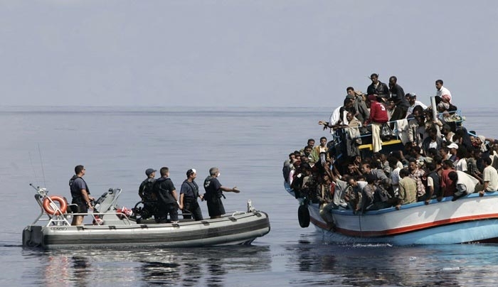 EKTAKTO: Ξύλινο σκάφος βυθίστηκε μετά από σύγκρουση με σκάφος του ΛΣ. Αγνοούνται 8 άτομα