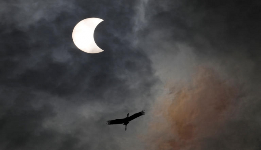 Εντυπωσιακές εικόνες από την τελευταία έκλειψη ηλίου του 2019