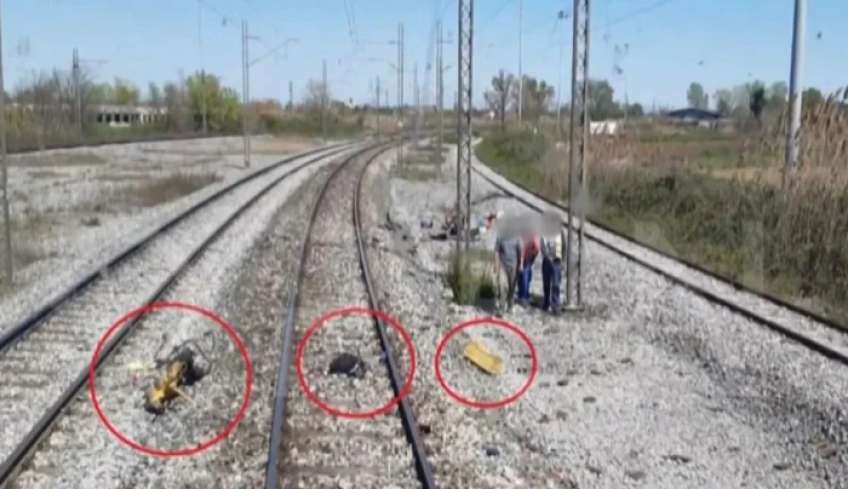 Νέο περισταστικό τρόμου στον σιδηρόδρομο: Συγκρούστηκε με συνεργείο - Έκαναν εργασίες σε γραμμή και δεν έκοψαν την κυκλοφορία!