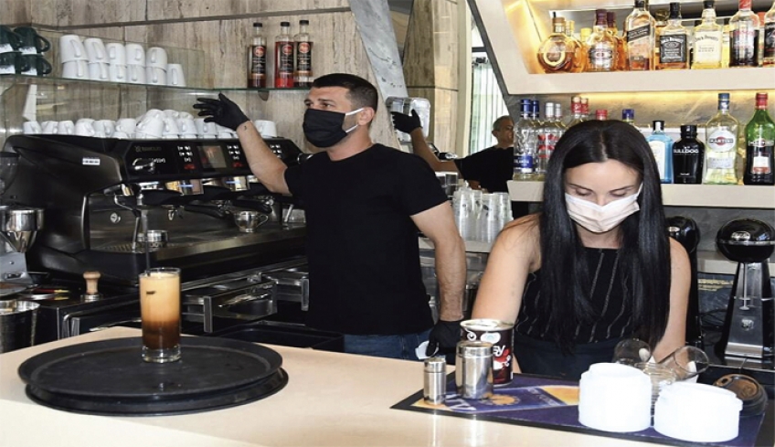 Καφετέριες: Με το ποτήρι σου και το τάπερ σου-Η μεγάλη αλλαγή που έρχεται στην Ελλάδα