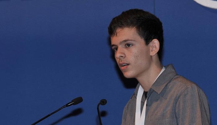 Γιάννης Μπάτας: Ο 19χρονος που έχει στήσει 5 start-up, έχει δουλέψει στο Ντουμπάι και φτιάχνει το ελληνικό «Facebook»