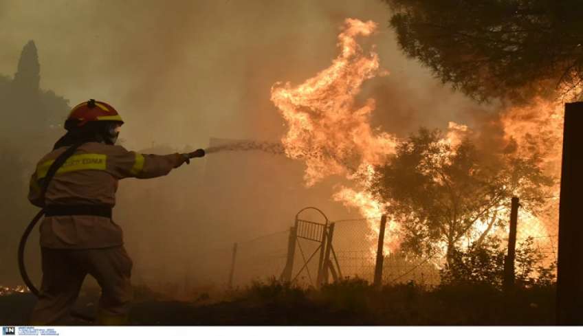 Φωτιά στην Εύβοια: Μάχη με διάσπαρτες εστίες, ενισχύθηκαν οι πυροσβεστικές δυνάμεις
