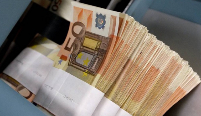 Άλλο 1 δισ. ευρώ «έφυγε» χθες από τις τράπεζες