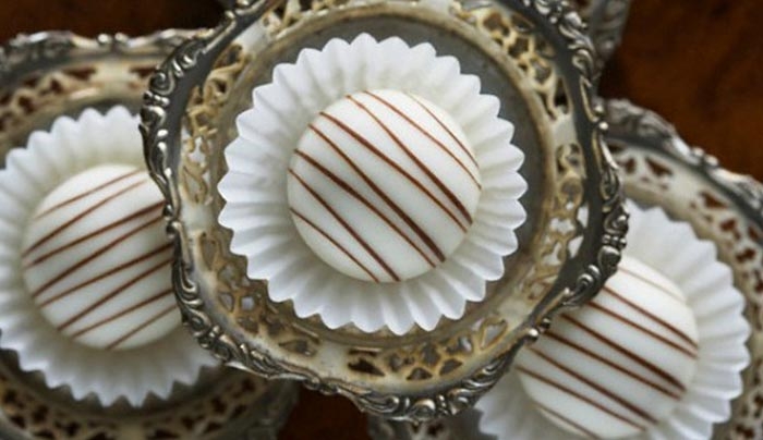 Σοκολατάκια με λευκή σοκολάτα και ξηρούς καρπούς