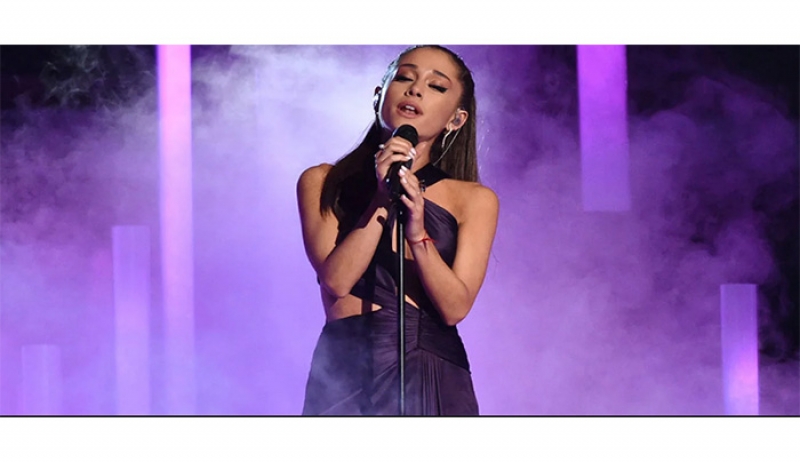 Ariana Grande: Το συγκινητικό αφιέρωμα στην Aretha Franklin (vid)