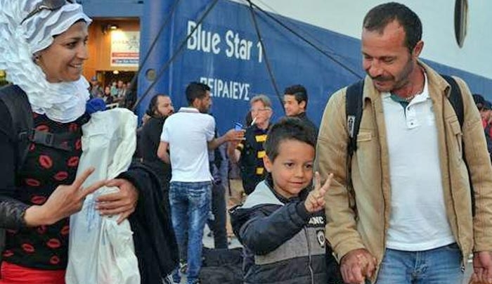 Ακόμη 2.000 πρόσφυγες και μετανάστες στο λιμάνι του Πειραιά