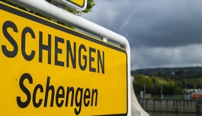Financial Times: H EE θα απειλήσει την Ελλάδα με αποκλεισμό από τη Σένγκεν