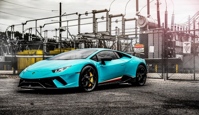 Πριβέ «γαλάζιο από τη Σύμη» για μία Lamborghini!