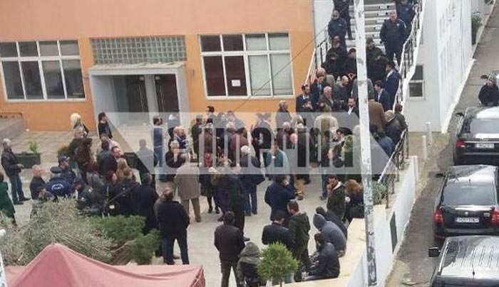 Εντονες αποδοκιμασίες κατά Τσίπρα στην Κρήτη -«Προδότη» φώναζαν [αποκλειστικές εικόνες &amp; βίντεο]