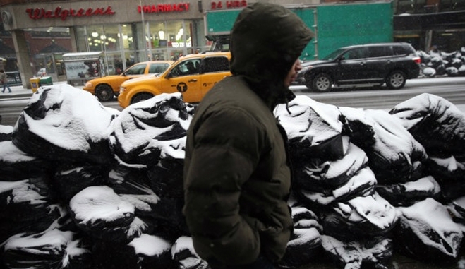Η Νέα Υόρκη γέμισε παγωμένα σκουπίδια (Video - φωτογραφίες)