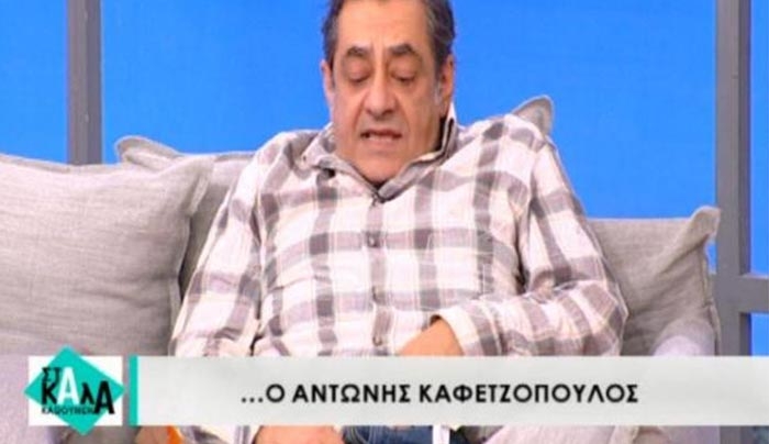 Αντώνης Καφετζόπουλος: Διάπλατα ανοικτό το φερμουάρ, το σήκωσε μπροστά στην κάμερα! Κόκκαλο η Καραβάτου! (Βίντεο)