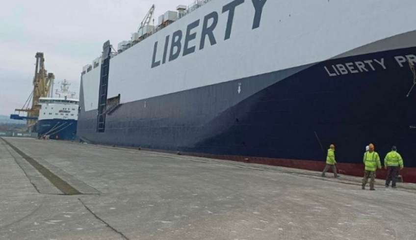 Στο λιμάνι της Αλεξανδρούπολης το γιγαντιαίο οχηματαγωγό Liberty Pride - Φορτώνει προμήθειες και φεύγει για Μαύρη Θάλασσα