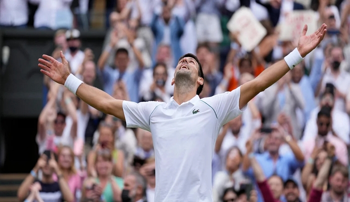 Wimbledon: Σπουδαίος Τζόκοβιτς, νίκησε 3-1 τον Μπερετίνι στον τελικό και έφτασε Φέντερερ και Ναδάλ με 20 Grand Slam