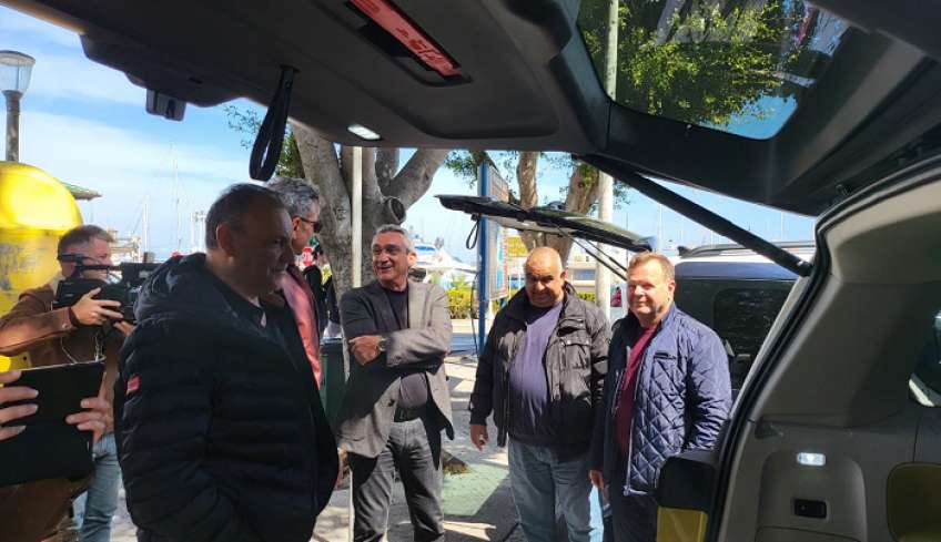 Κυκλοφορούν στη Ρόδο τα πρώτα πολυθέσια ταξί